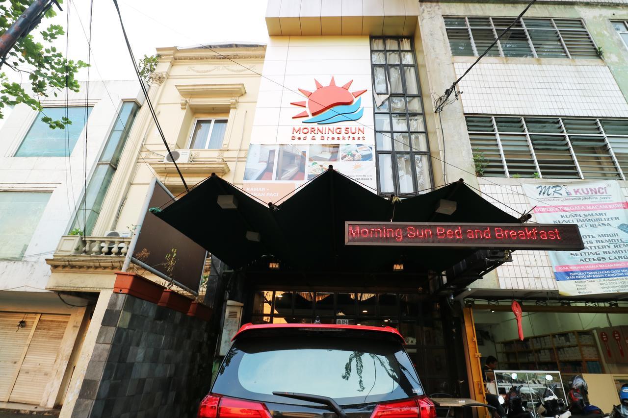 Morning Sun Hotel Surabaya Bagian luar foto
