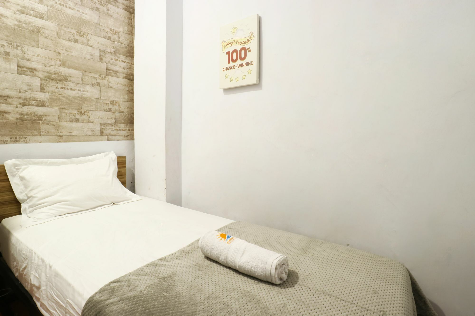 Morning Sun Hotel Surabaya Bagian luar foto