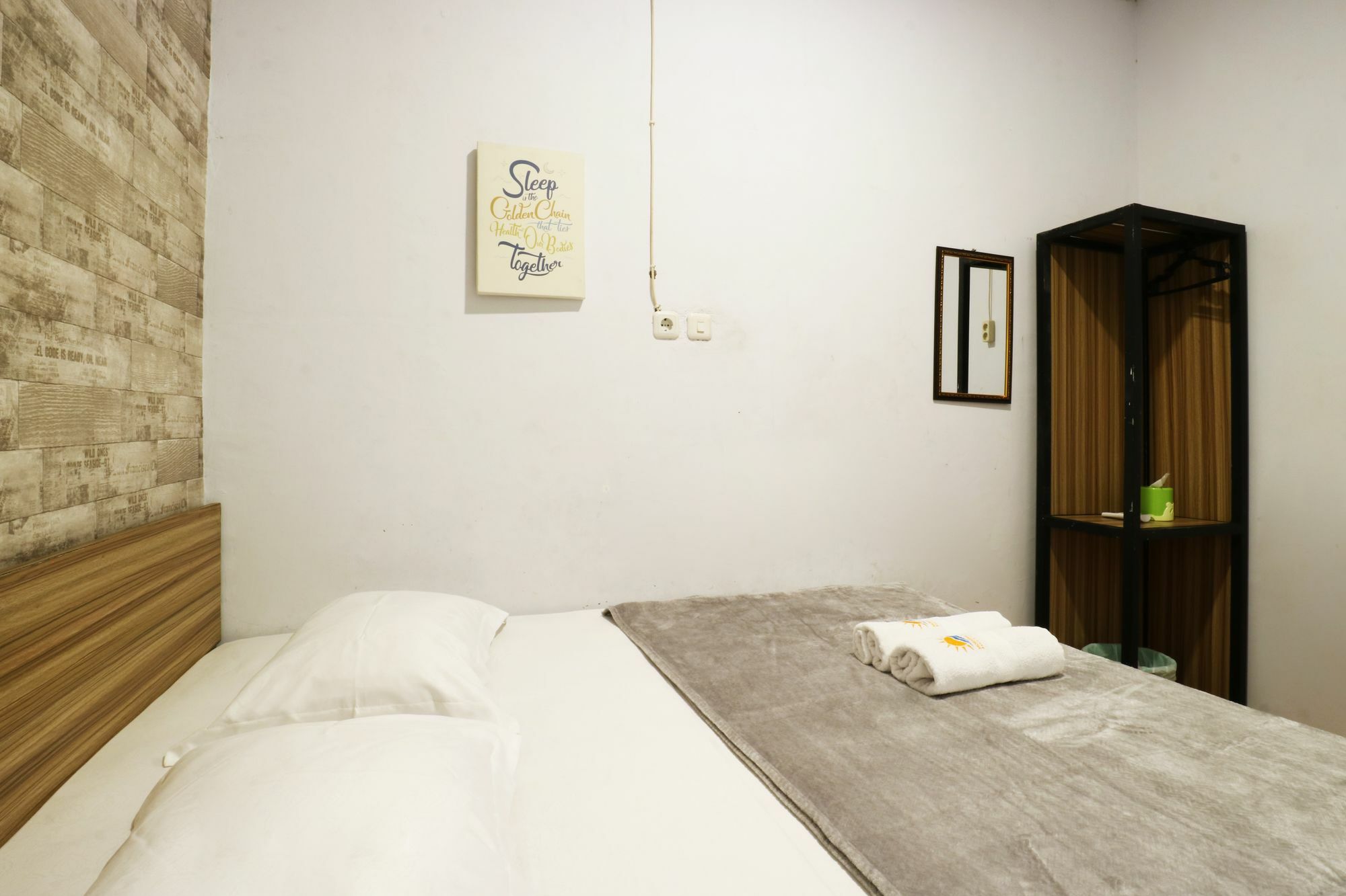 Morning Sun Hotel Surabaya Bagian luar foto